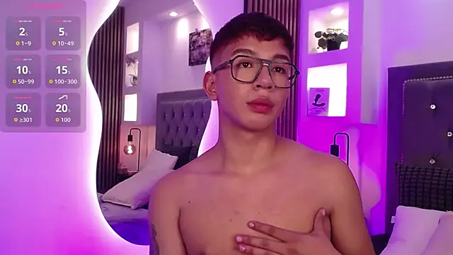 Fancy_Vixen Show in webcam