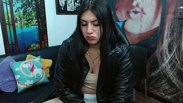 gigi_gilt_ Adlı Modelin Canlı XXX Sohbeti