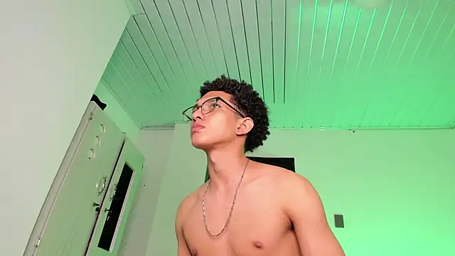 Chat +18 de Cj_davis_ ao vivo