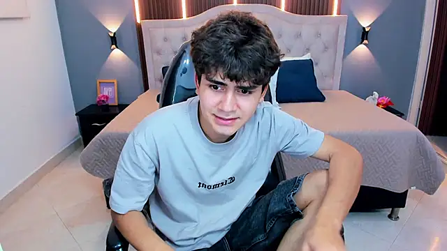 Tommy18__ 라이브 XXX 채팅