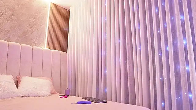 emyli_sw_ webcam show