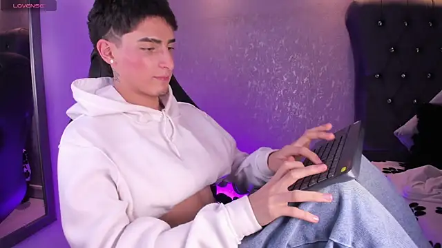 MateoMitchell 即時 XXX 聊天