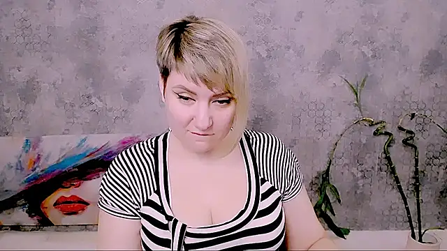 Djullia Live XXX-chat