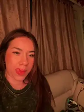 Im_Valen_Cute Adlı Modelin Canlı XXX Sohbeti