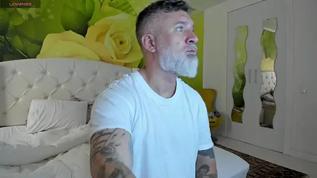 BlowMyXXL webcam show