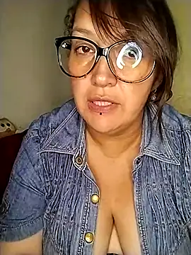 _SaraqueenのライブXXXチャット