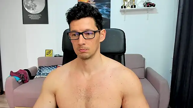 Show modela BrutusK08 na web-kameri