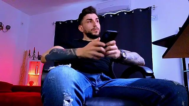 MightyAaron66 现场XXX聊天