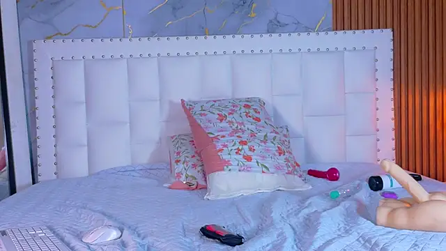 kinkylittlegirll: онлайн-секс-чат