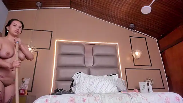 CAYLINCOLLINS' Live XXX Chat