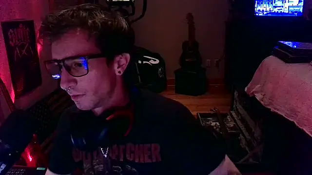 LEVIATHANX666: διαδικτυακό σόου στην κάμερα