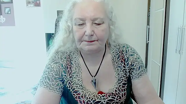 GrannyAlisa Chat XXX in diretta
