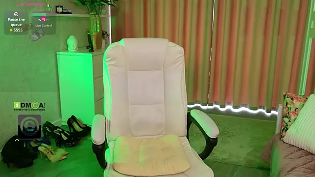 KellyKleine Live XXX Chat