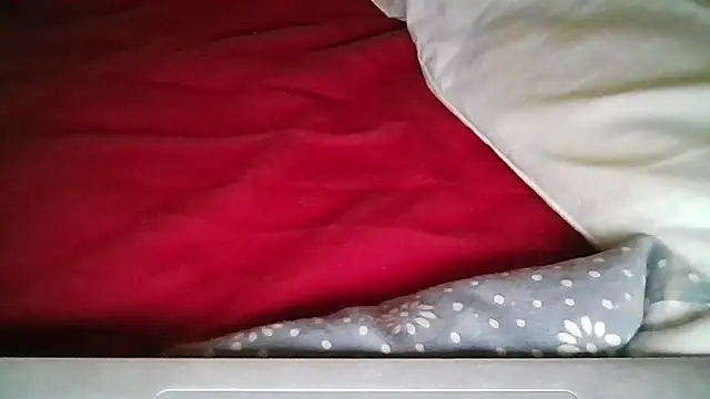 giumy91: διαδικτυακό σόου στην κάμερα