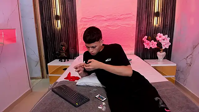 Apolo_jonnes: онлайн-секс-чат