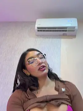 Pokazy przed kamerką – jenn_fit