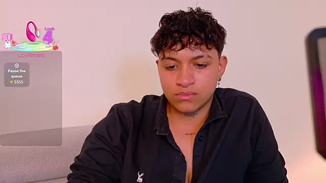 Онлайн чат XXX DominickJoness