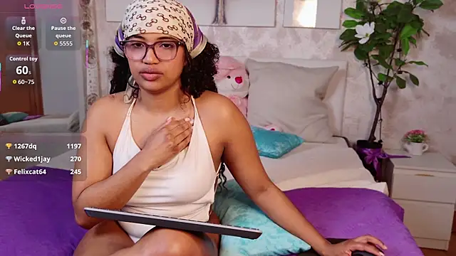 MilaTeenX – Live XXX-chat