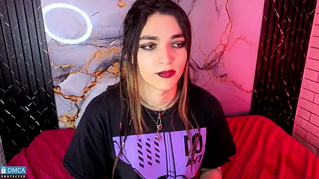 MaeveKuro's Webcam Show