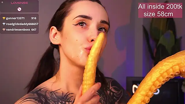 EvaCanton élő XXX-chatje