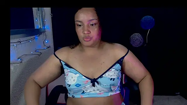 SofiaRoyal2308's Live XXX Chat