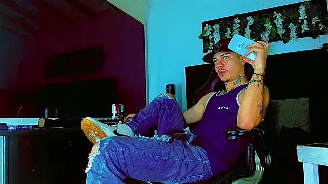 HannibalLester Chat XXX in diretta