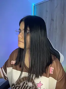 2Angela_ Adlı Modelin Canlı XXX Sohbeti