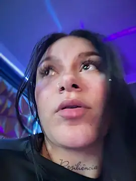 Megaan__More Adlı Modelin Canlı XXX Sohbeti