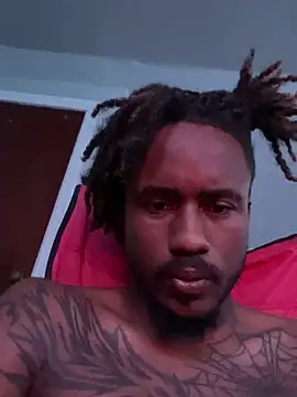 youngbull_dada: διαδικτυακό σόου στην κάμερα