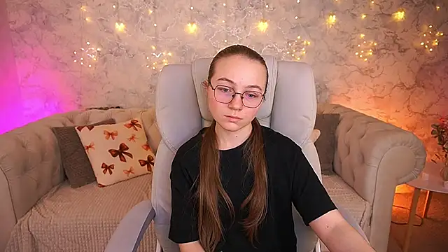 ArrinaWairr's Live XXX Chat