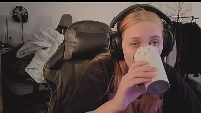 Holy_Kveta Live XXX Chat