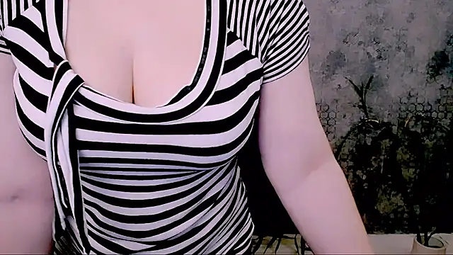 Djullia Live XXX-Chat