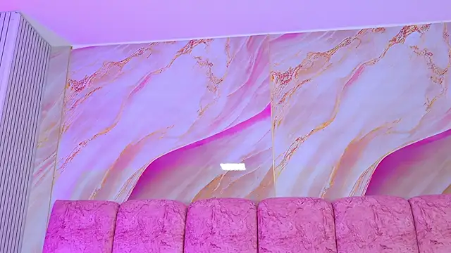 emmacurvy Adlı Modelin Canlı XXX Sohbeti