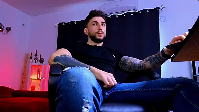 MightyAaron66 现场XXX聊天