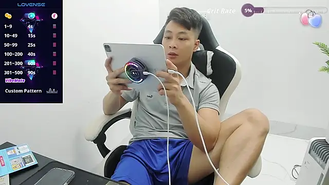 Naughty___asian 网络视讯表演