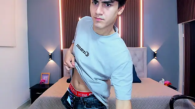 Tommy18__'s Live XXX Chat