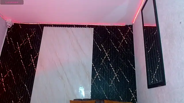 Everlin__Hot_: διαδικτυακό σόου στην κάμερα