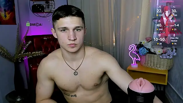 emmanuel_shine: διαδικτυακό σόου στην κάμερα