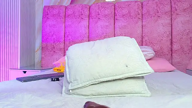 emmacurvy Adlı Modelin Canlı XXX Sohbeti