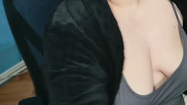 Allyy_baby élő XXX-chatje