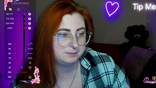 Chat +18 de Alicia_love00 ao vivo