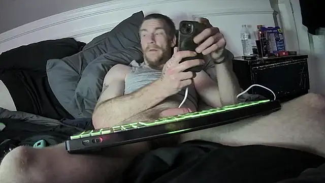 Tiggitytomociti: διαδικτυακό σόου στην κάμερα