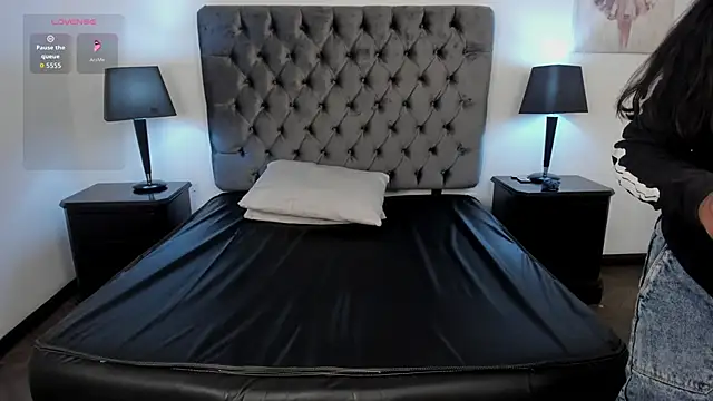 Kiri_Black_ Adlı Modelin Canlı XXX Sohbeti