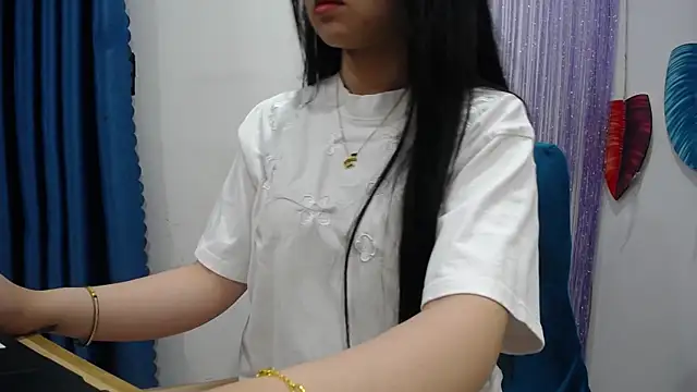 Ari-sweety: онлайн-секс-чат