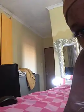 KINKYBOOTI22's Live XXX Chat