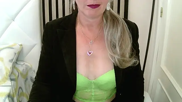 XXX chat uživo modela xxNoeliaxx