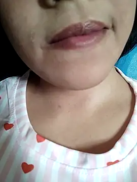 XXX chat uživo modela Anki-doll