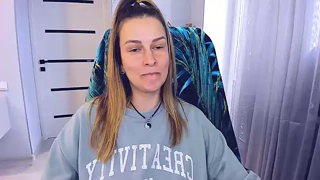 AlexiaDarren 即時 XXX 聊天