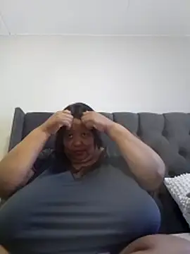 nancy111 élő XXX-chatje