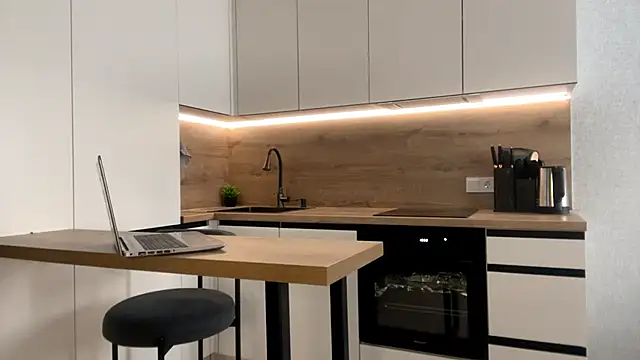 Pertunjukan Kamera Web WinterChriscoe